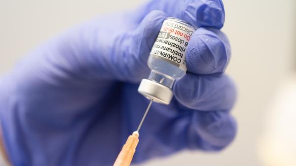 疾病预防控制中心预计，辉瑞、Moderna和Novavax的新疫苗将于9月中旬上市