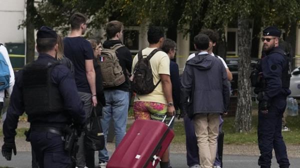 法国北部发生持刀袭击，教师死亡，3人受伤