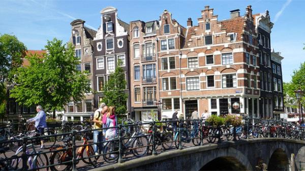 过度旅游导致阿姆斯特丹减少内河游船