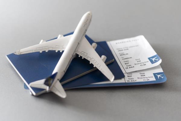 美国旅行社3月份机票销售额超过90亿美元